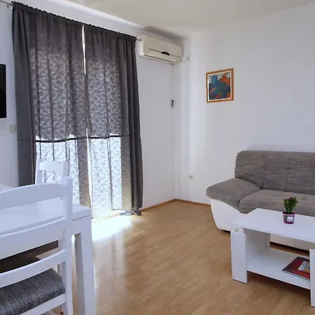 Apartment Markovi Orebi - One Bedroom With Terrace And Garden View A2